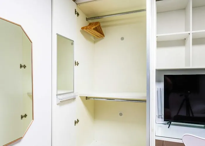 Cozy & Private 3 Mins Walk From Metro Station *