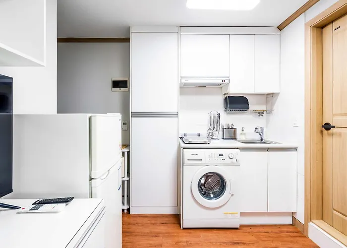 Cozy & Private 3 Mins Walk From Metro Station *