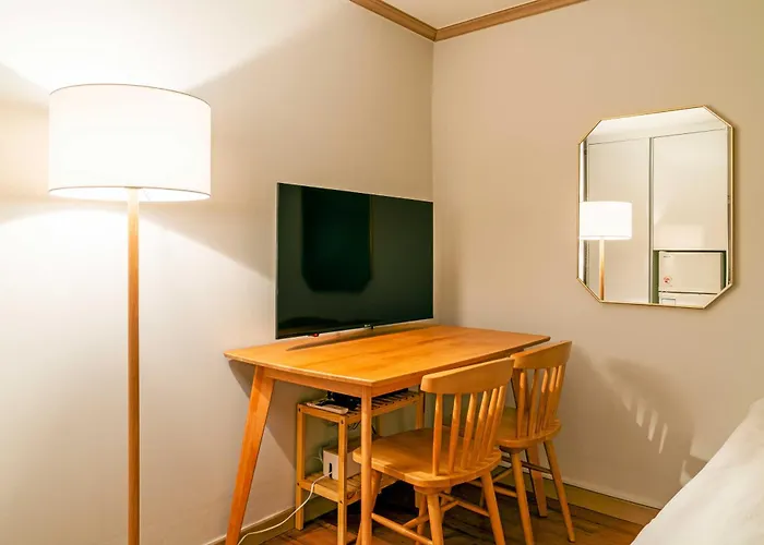 Cozy & Private 3 Mins Walk From Metro Station