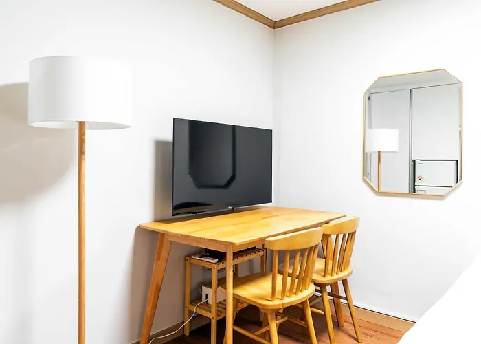 Cozy & Private 3 Mins Walk From Metro Station *