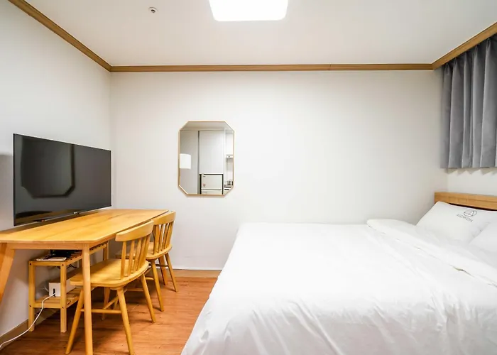Cozy & Private 3 Mins Walk From Metro Station