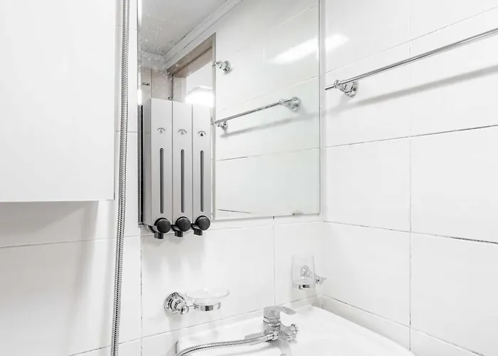 Apartment Cozy & Private 3 Mins Walk From Metro Station