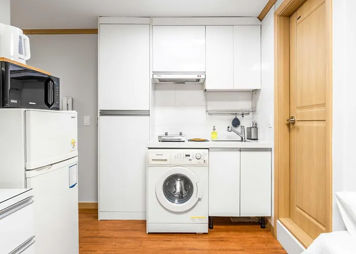 Cozy & Private 3 Mins Walk From Metro Station *