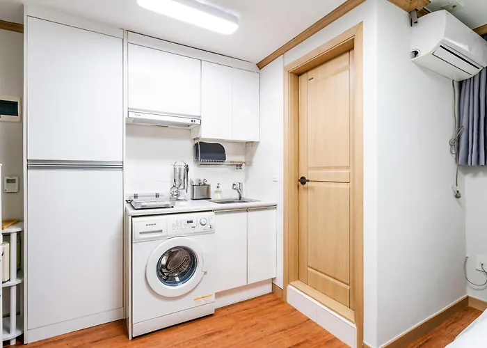 Apartment Cozy & Private 3 Mins Walk From Metro Station *